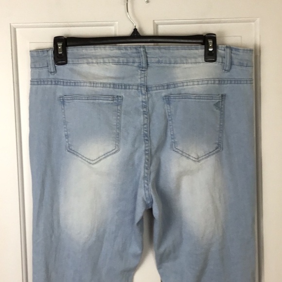 VIP  Distressed Light Wash Jeans Size 17/18 NWT - Picture 4 of 6